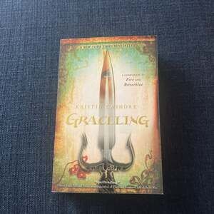 Graceling by Kristin Cashore, Paperback